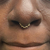 Raven Ring in Yellow Gold – Seamless Design on White Background