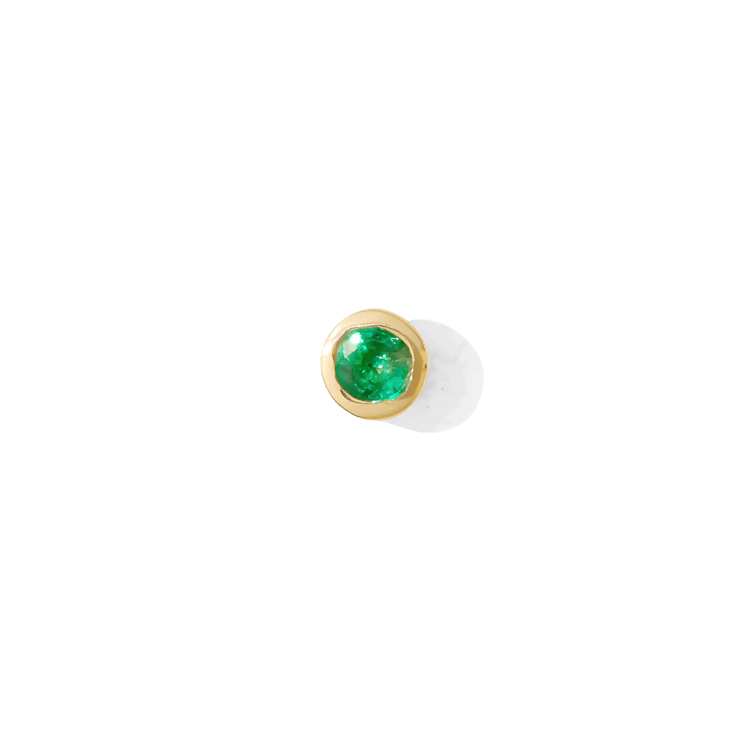 Close-Up of Bezel Gemstone – Emerald in Rose Gold