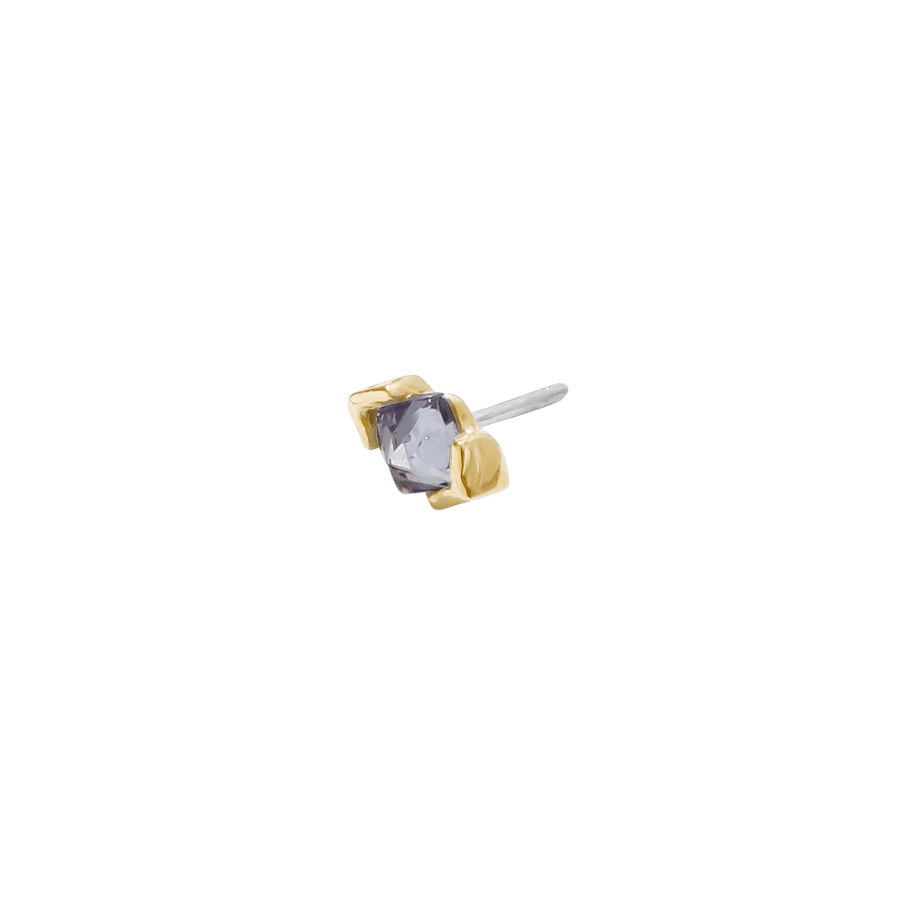 Eve Pin in White Gold – Close-Up Square Gemstone Layout