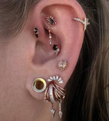 Starburst Design with Swarovski CZs on Gold Threadless End – Macro Shot