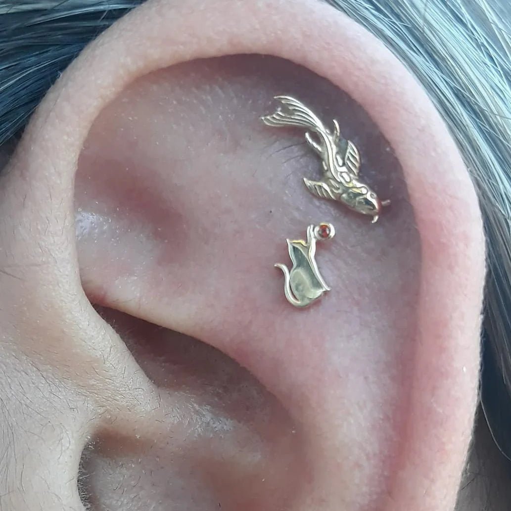 Cat Laser – Garnet CZ – 14K Gold Threadless End - piercing - zone.com