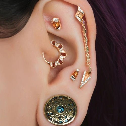 Gilty Pleasure – Garnet + Diamond – 14K Gold Clicker - piercing - zone.com