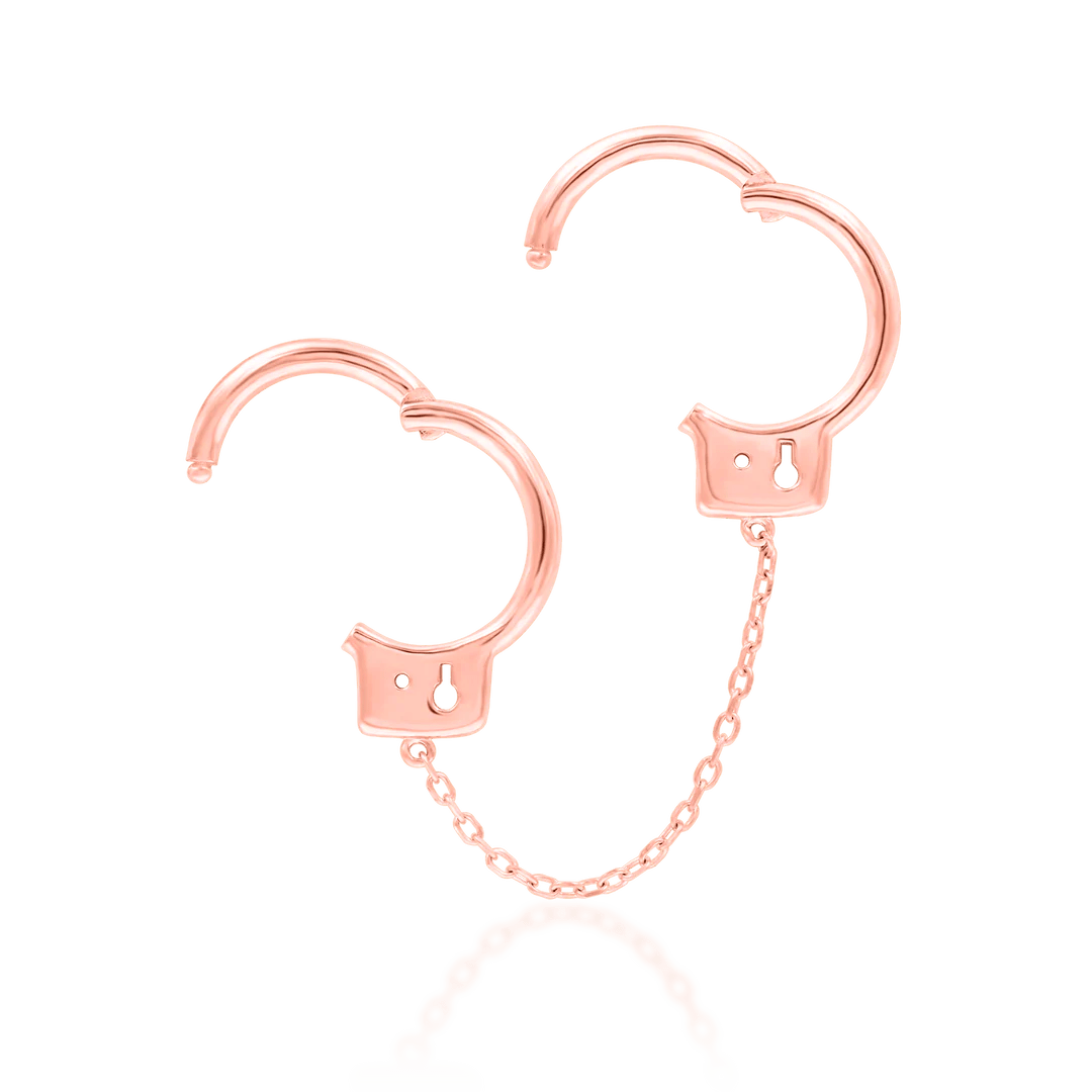 Close-Up of 8mm Clicker Rings and 25mm Gold Chain Connection