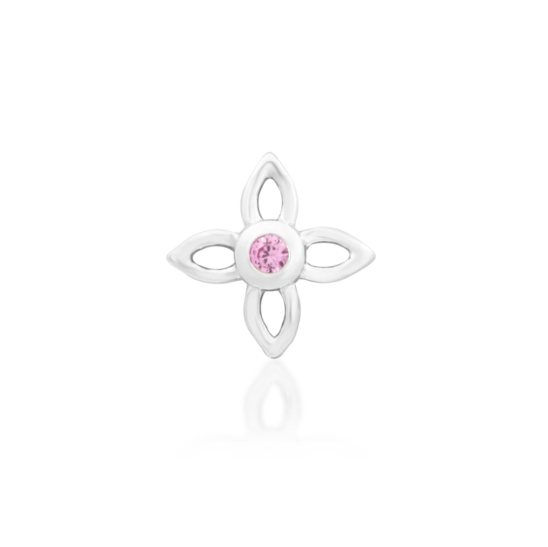 Front view of Fleur in white gold – four-petal flower with gemstone center