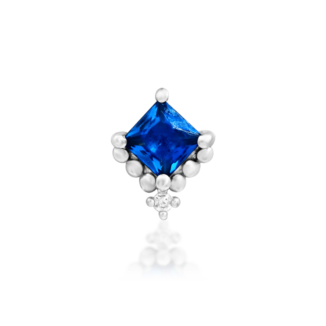 Front view of Hesper in white gold – princess-cut sapphire and sparkling halo