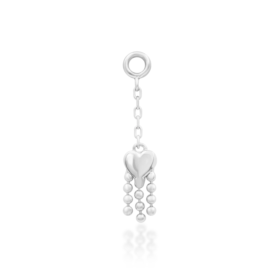 Front view of Je T’aime in white gold – romantic heart silhouette with hanging beads