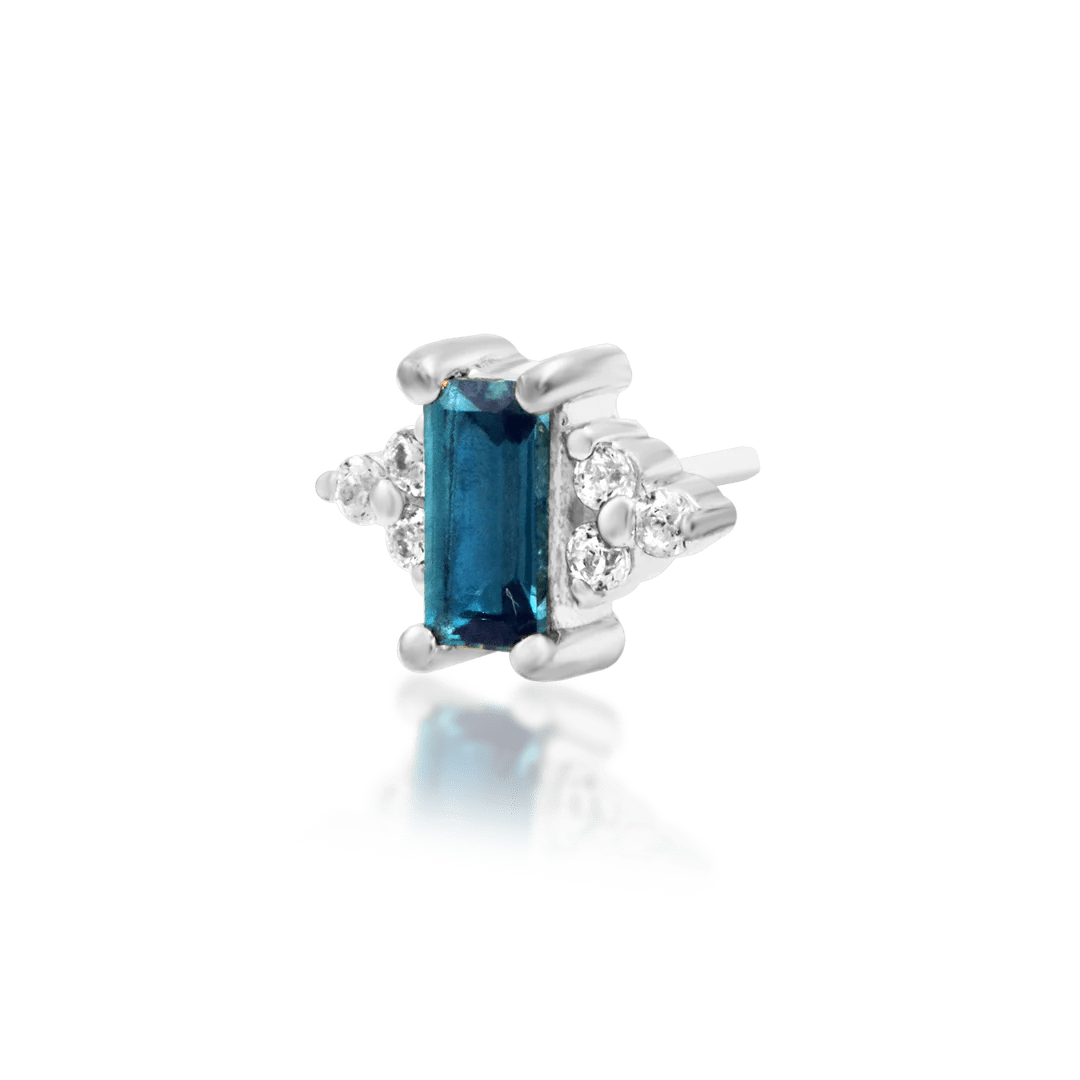 Macro shot of Nellie end – polished 14k gold and sparkling stones