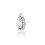 Macro image of Remi – 14k gold craftsmanship and beadwork in close-up