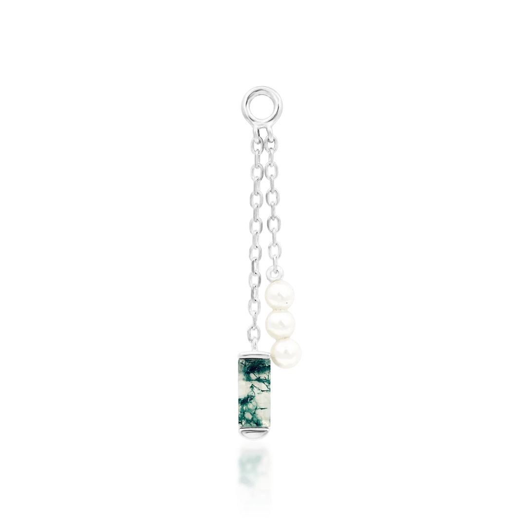 Veqq II Charm Worn in Lobe Piercing – Flowing Organic Look