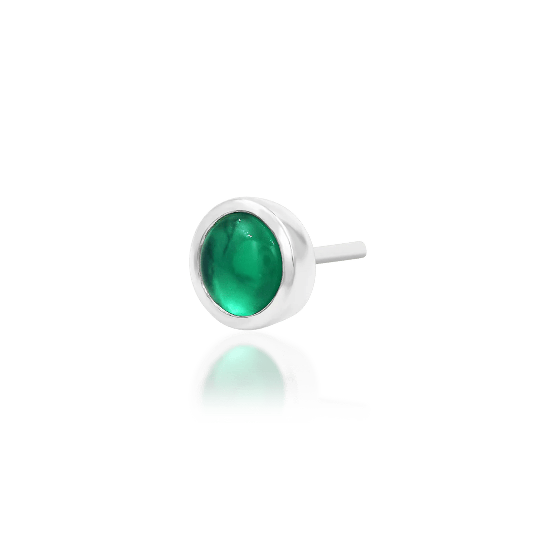 Verity Threadless End Styled in Tragus Piercing – Clean and Elegant Look