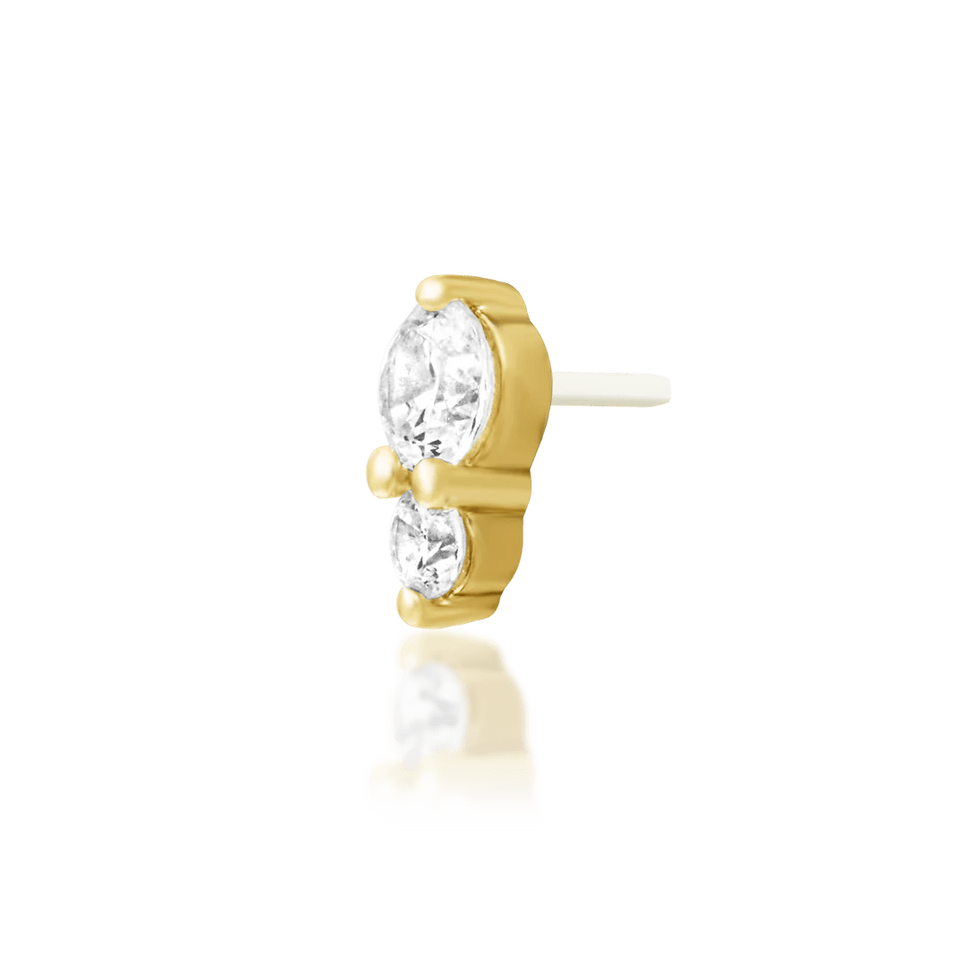 Aman Threadless End in Yellow Gold – Studio Background