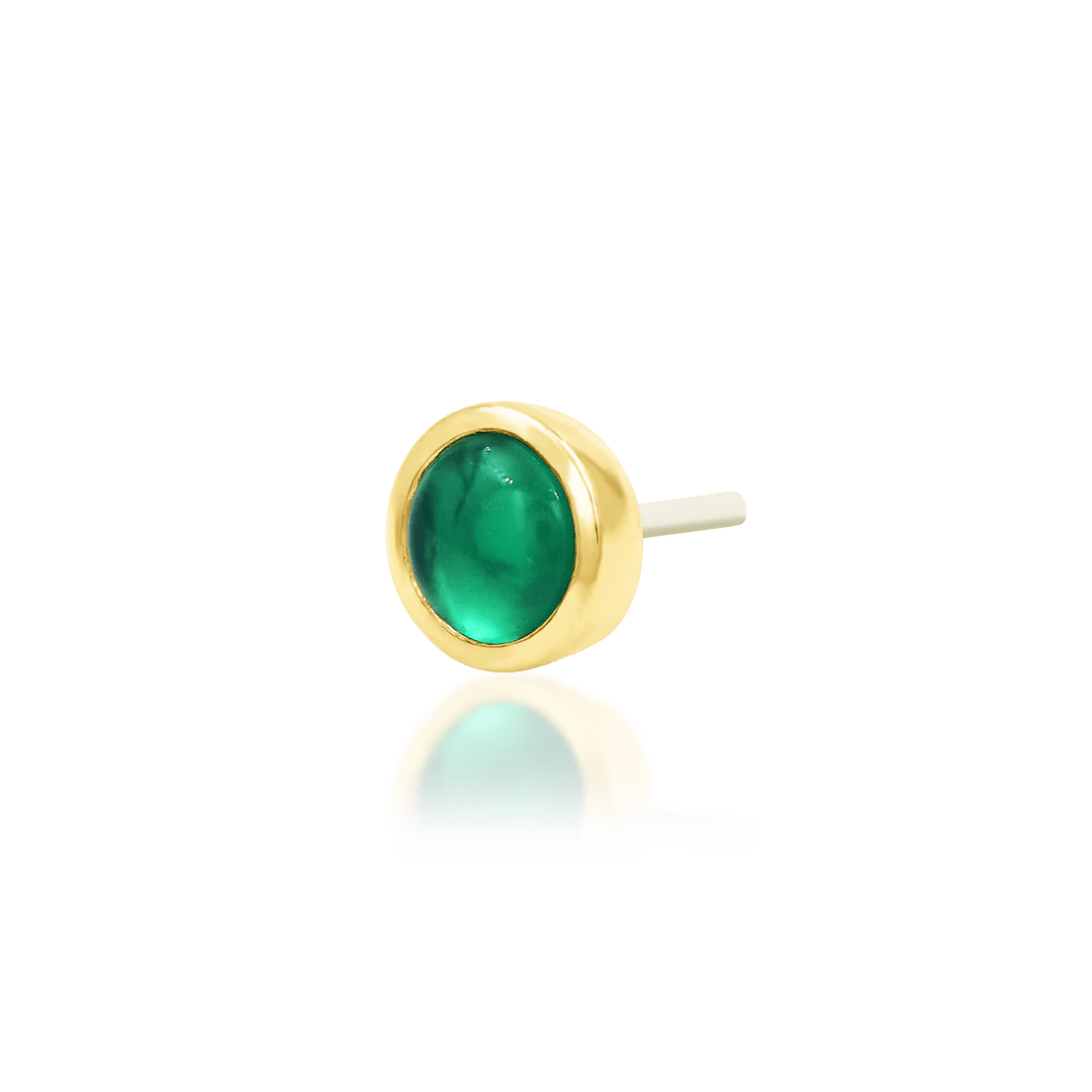 Bezel-Set Emerald Cabochon in Verity Threadless End – Macro Detail
