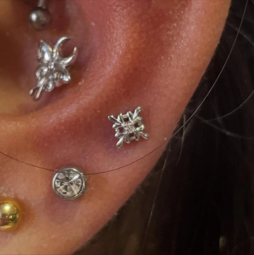 Vira – White CZ Four - Point – 14K Gold Threadless End - piercing - zone.com