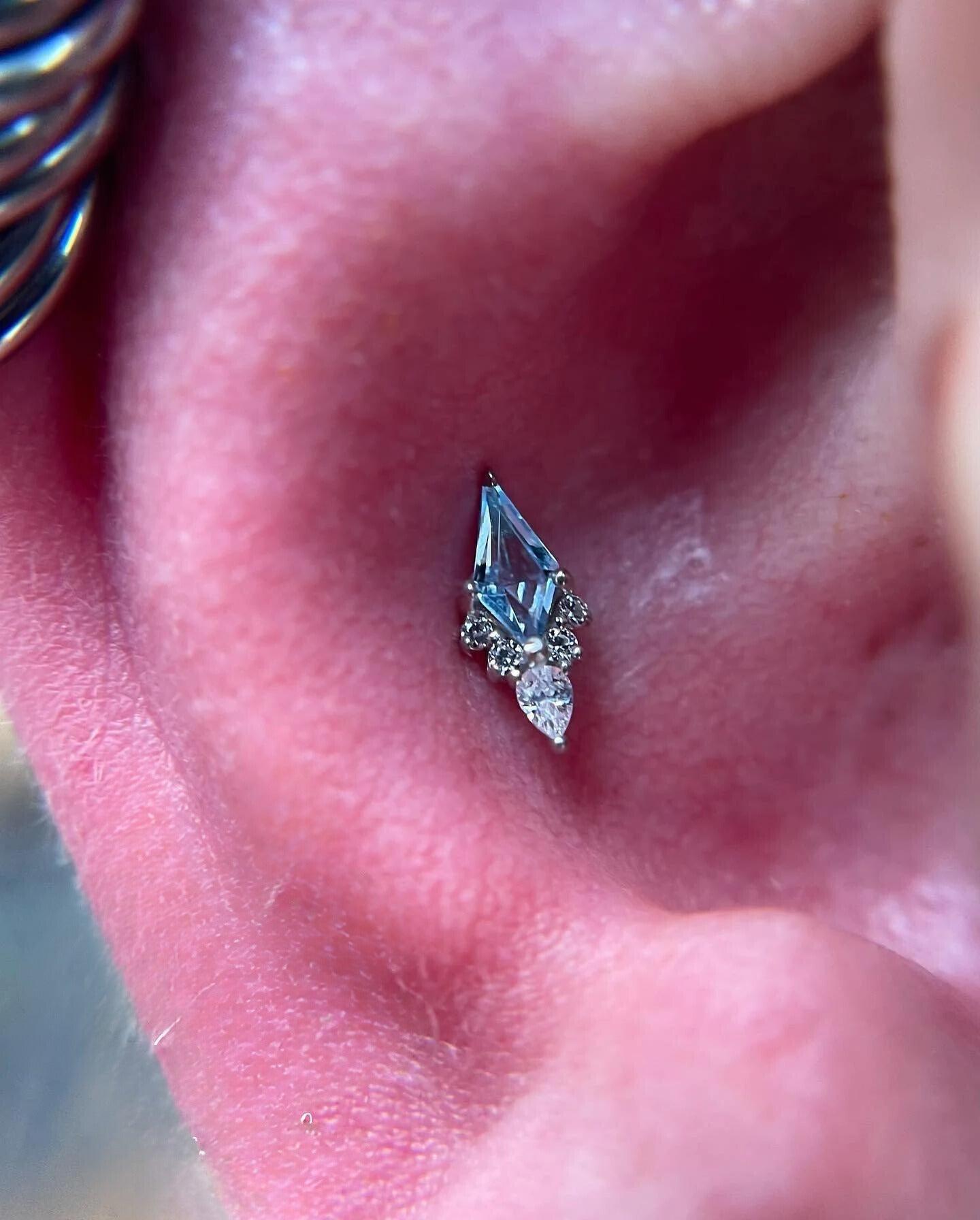 AFTERGLOW - SWISS BLUE TOPAZ + CZ - THREADLESS END piercing-zone.com