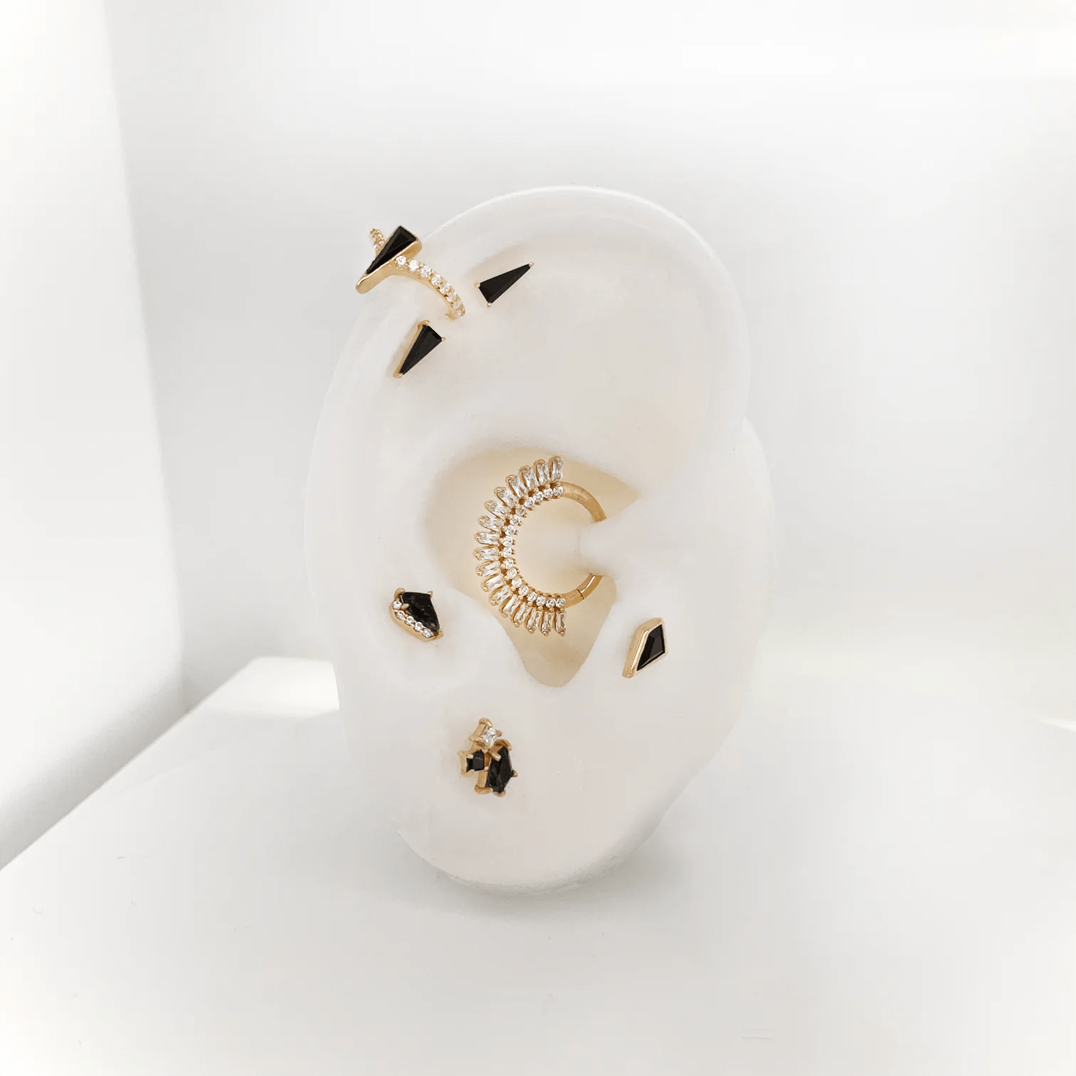 MIKAH - CZ - SOLID 14KT GOLD CLICKER piercing-zone.com