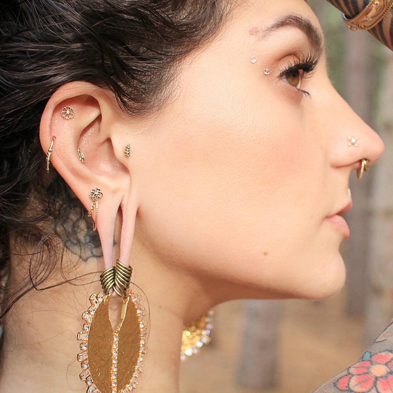 Floral threadless ends in yellow, rose, and white gold – Flora collection