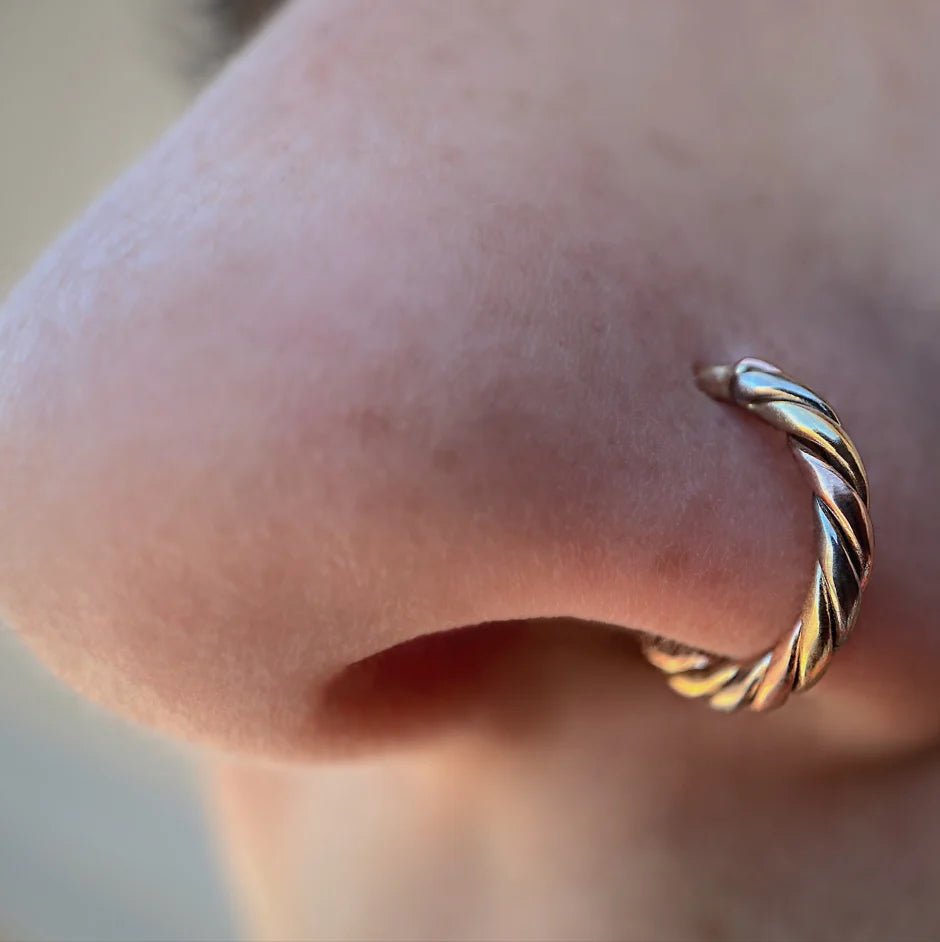 3 Color Twisted Seamless Ring – 14K Gold Tri - Tone Cup & Divot Design - piercing - zone.com