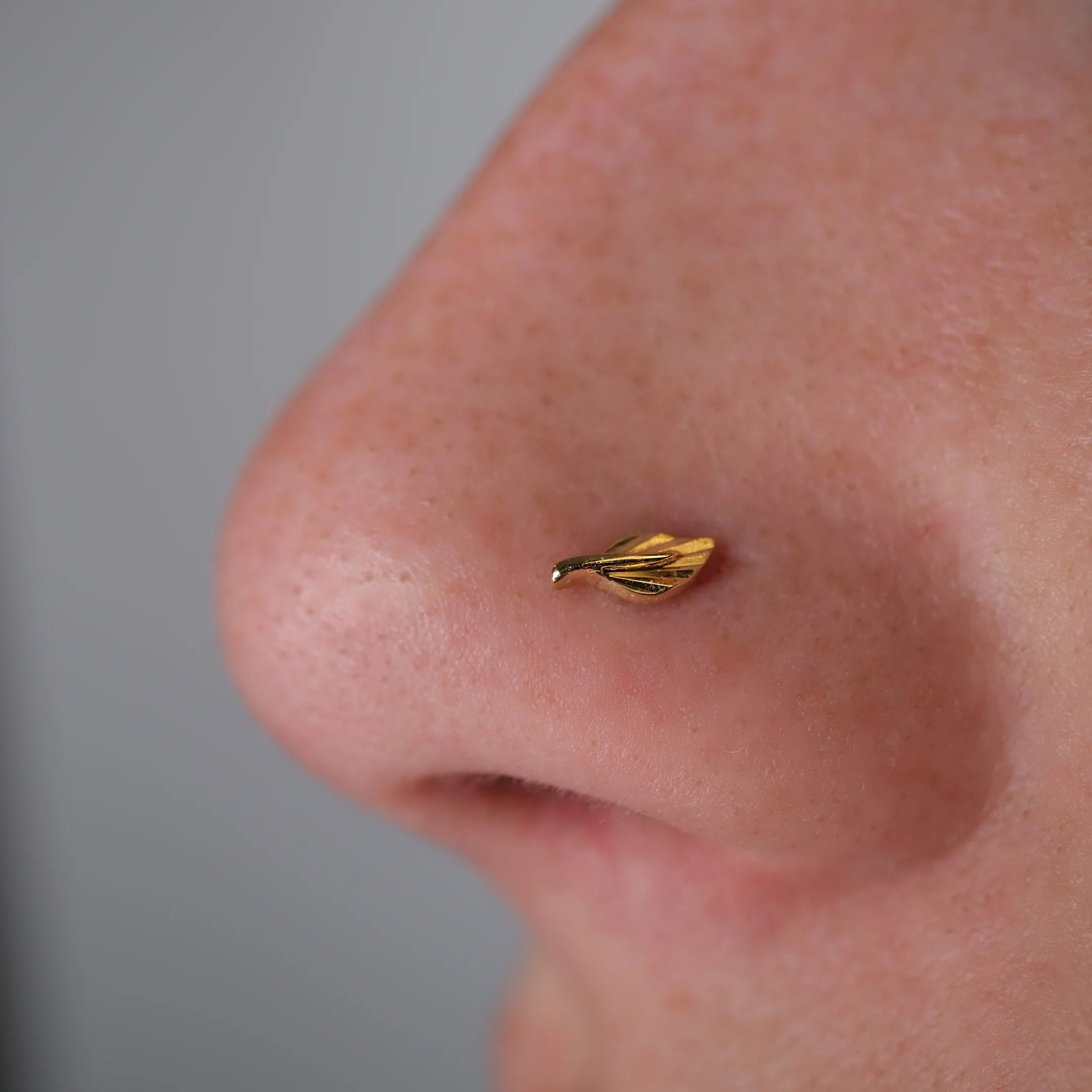 Essence Leaf Threadless End – 14K Gold Nature Charm