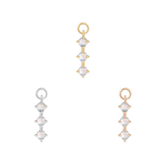 XOXO Charm – 14K Gold Rainbow Moonstone