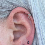 Arched CZ Cluster Design in Solid Gold – Macro Detail

