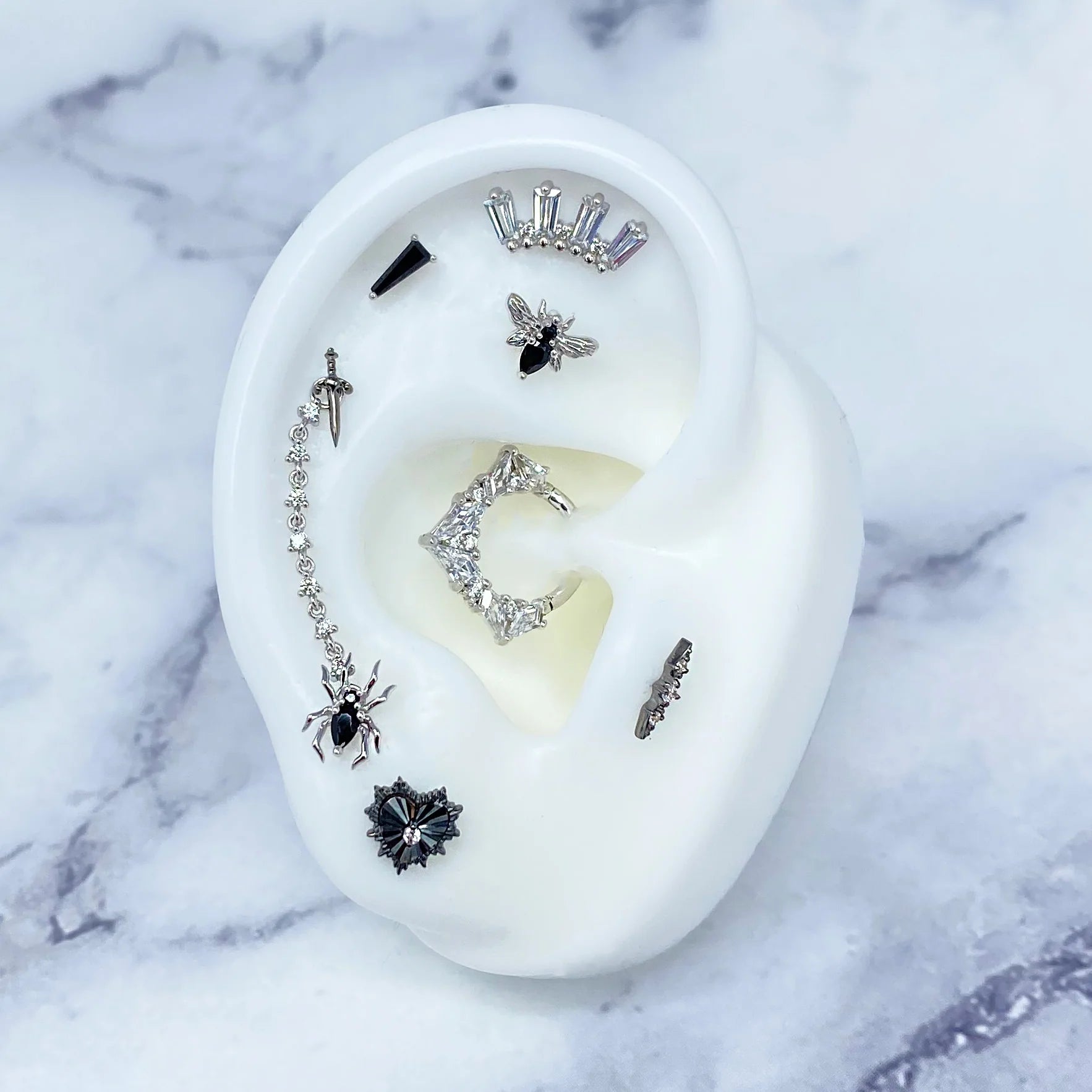 BEE CHIC - BLACK SPINEL - THREADLESS END piercing-zone.com