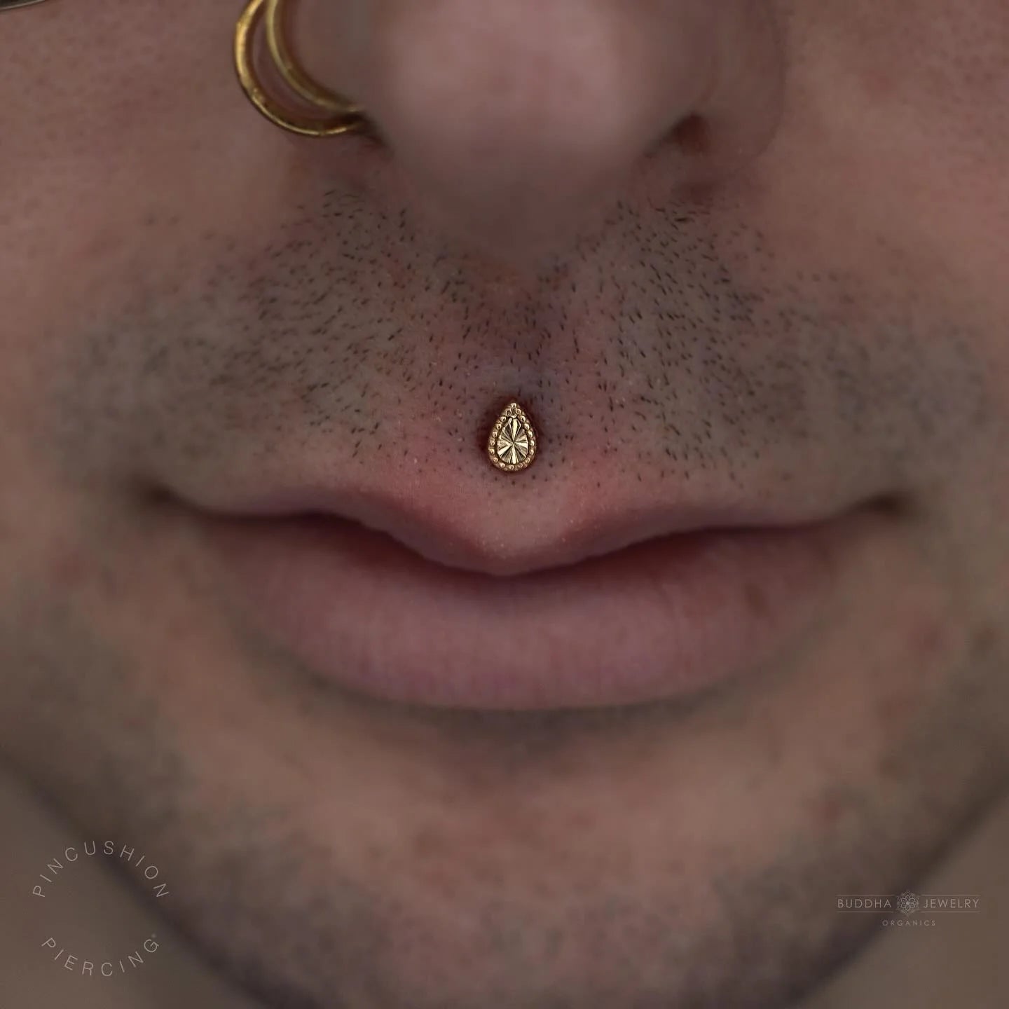 Close-Up of Pear-Shaped Gold Threadless End on Display

