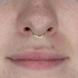Effervescent Clicker Ring in Yellow Gold – Close-Up