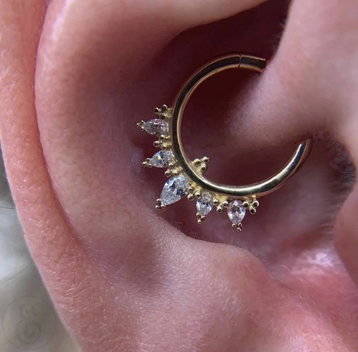 TAJA - CZ - SOLID 14KT GOLD CLICKER piercing-zone.com
