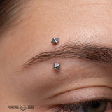 Pyramid Rook Star – 14K Gold Curved Barbell