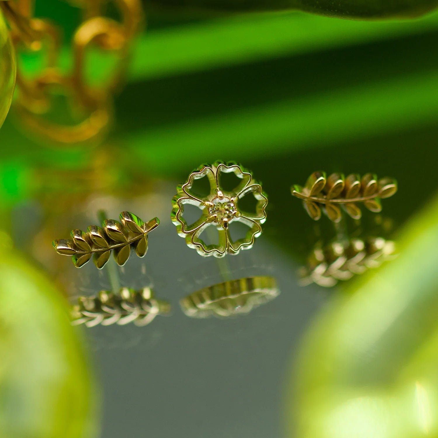 Flora – 14K Gold Flower Threadless End