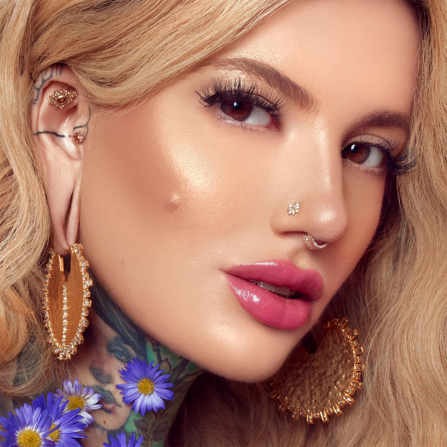 Gold piercing end with 8 Swarovski crystals in round and marquise cuts