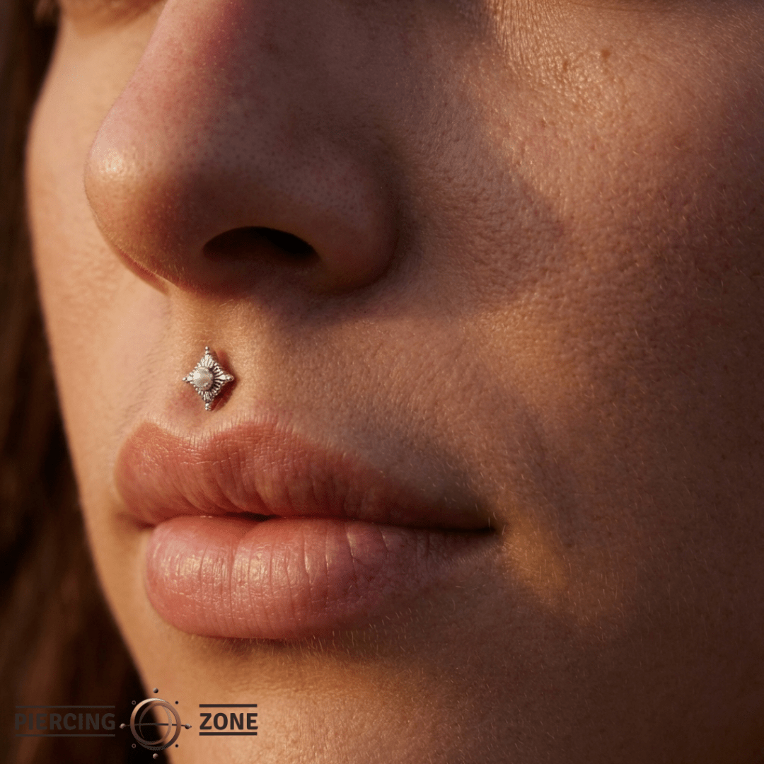 Antoinette – Freshwater Pearl – 14K Gold Threadless End - piercing - zone.com