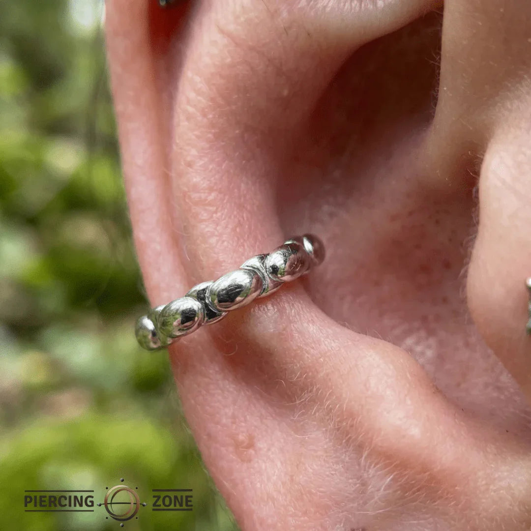 Bubble Chain Seamless Ring – 14K Gold Cup & Divot Design - piercing - zone.com