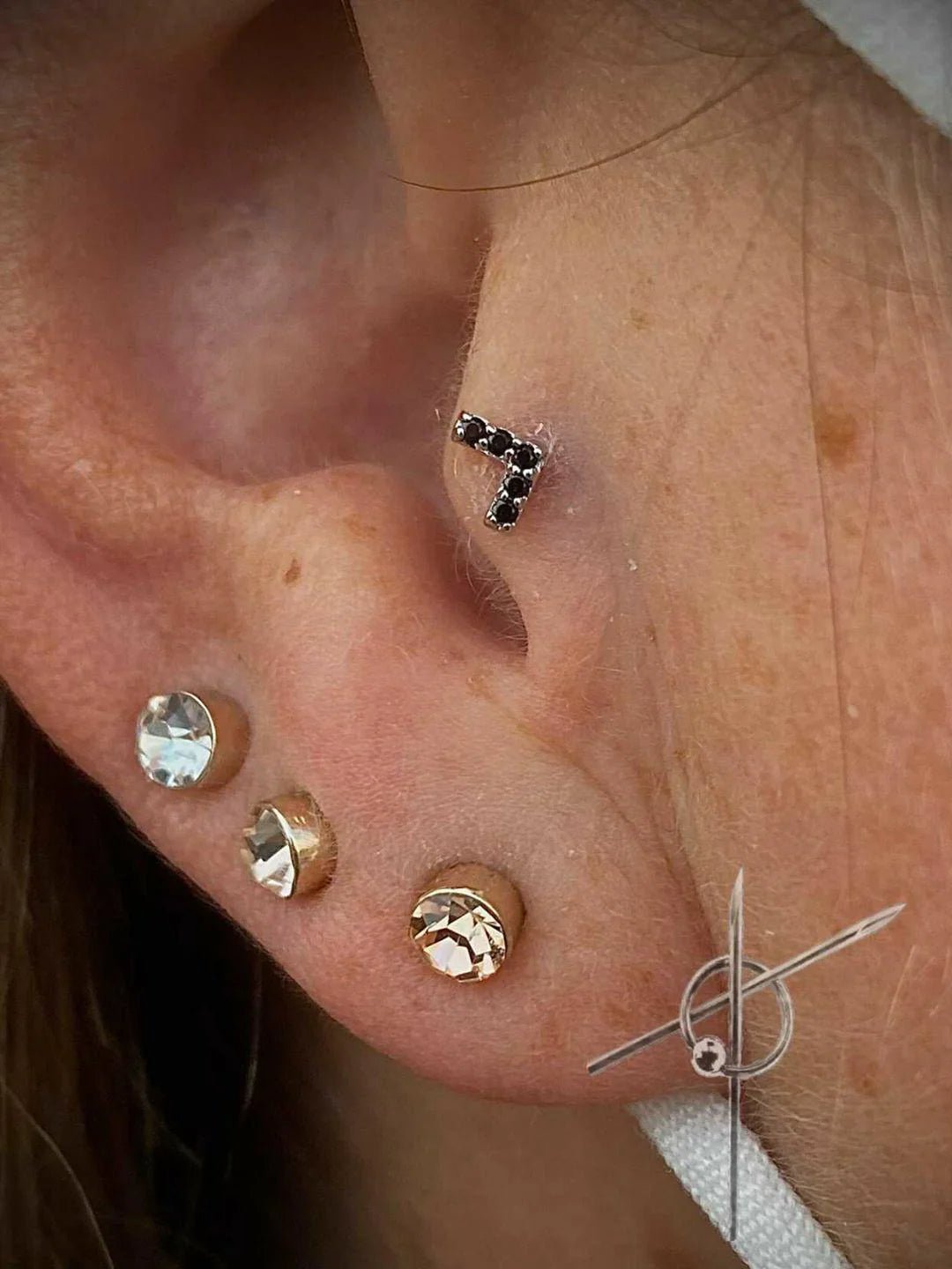 Chevron CZ – 14K Gold Geometric Threadless End - piercing - zone.com