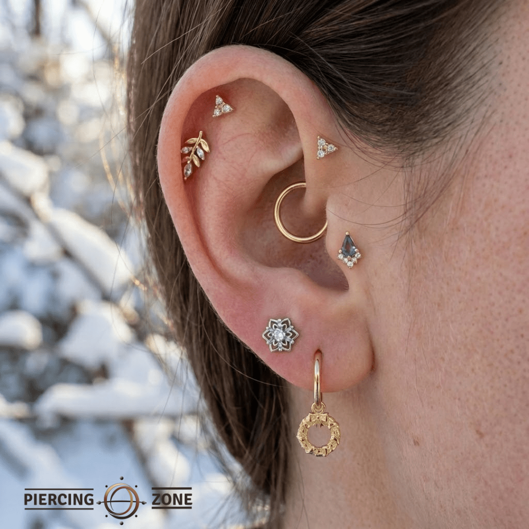 Christmas Wreath – 14K & 18K Gold Charm - piercing - zone.com