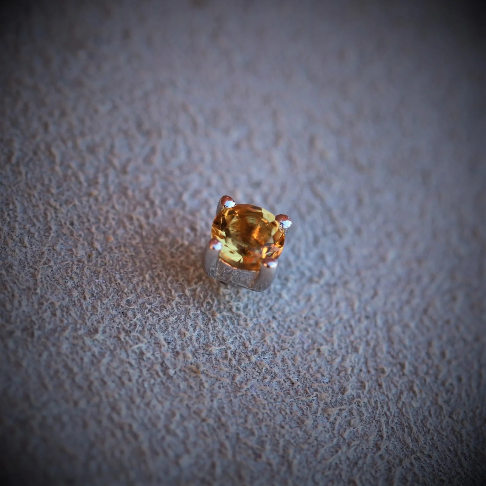 Citrine Prong – 14K Gold Threadless End - piercing - zone.com