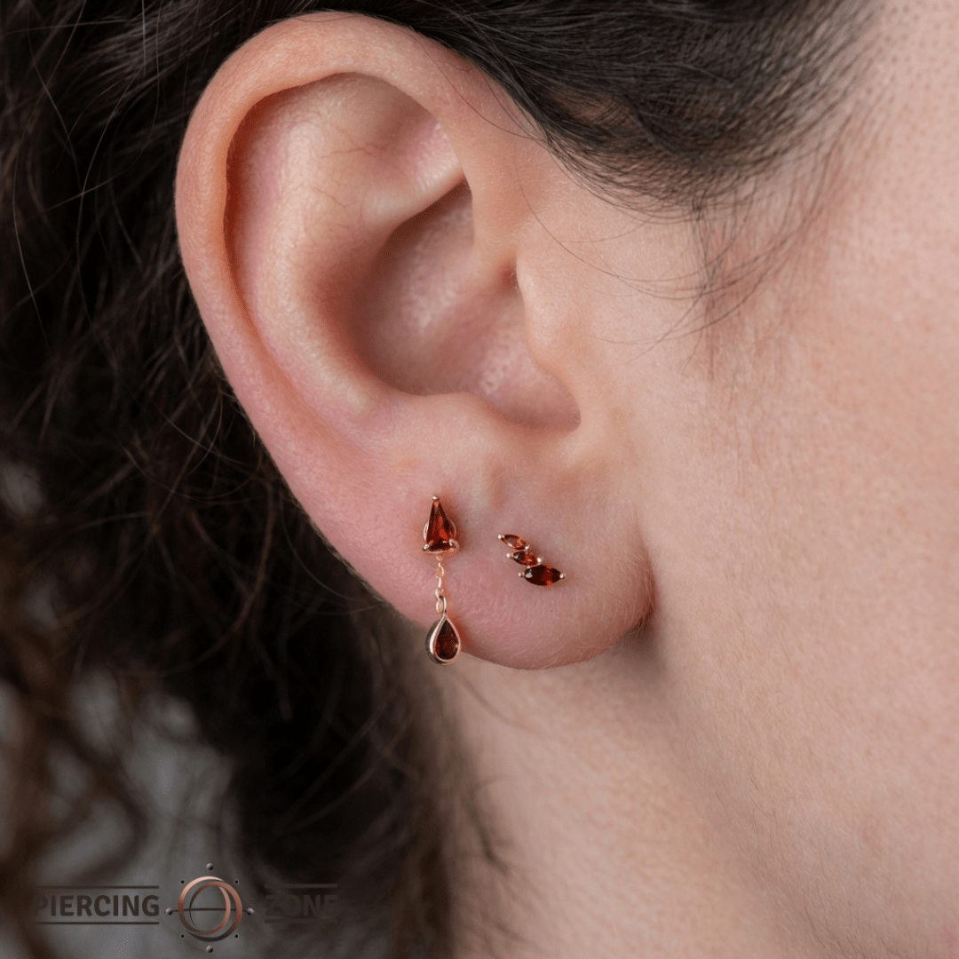 Concorde – Garnet Drop & Chain – 14K Gold Charm - piercing - zone.com