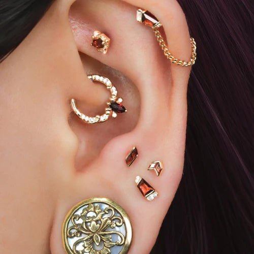 Coterie – Garnet – 14K Gold Clicker - piercing - zone.com