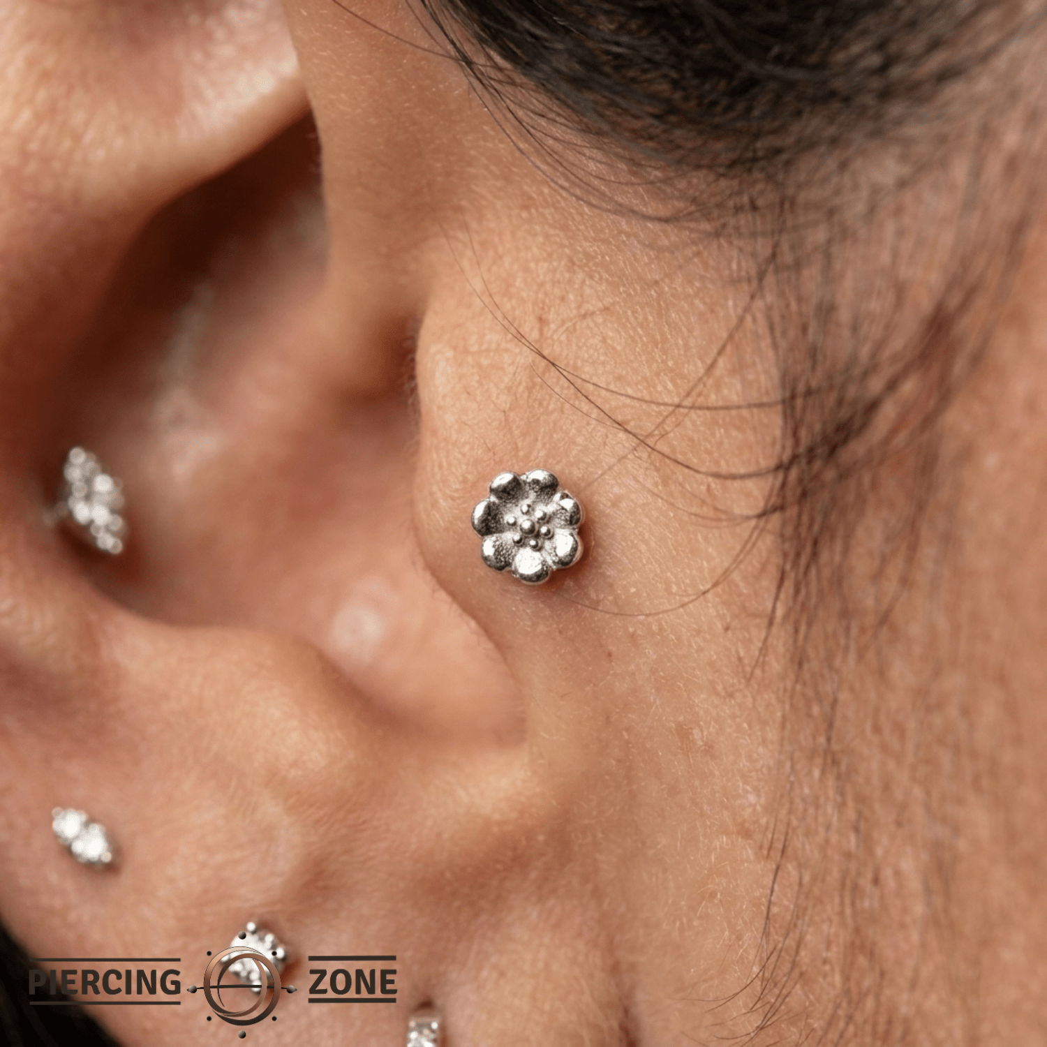 Daisy Pin - 14K Gold Floral Threadless End - piercing - zone.com