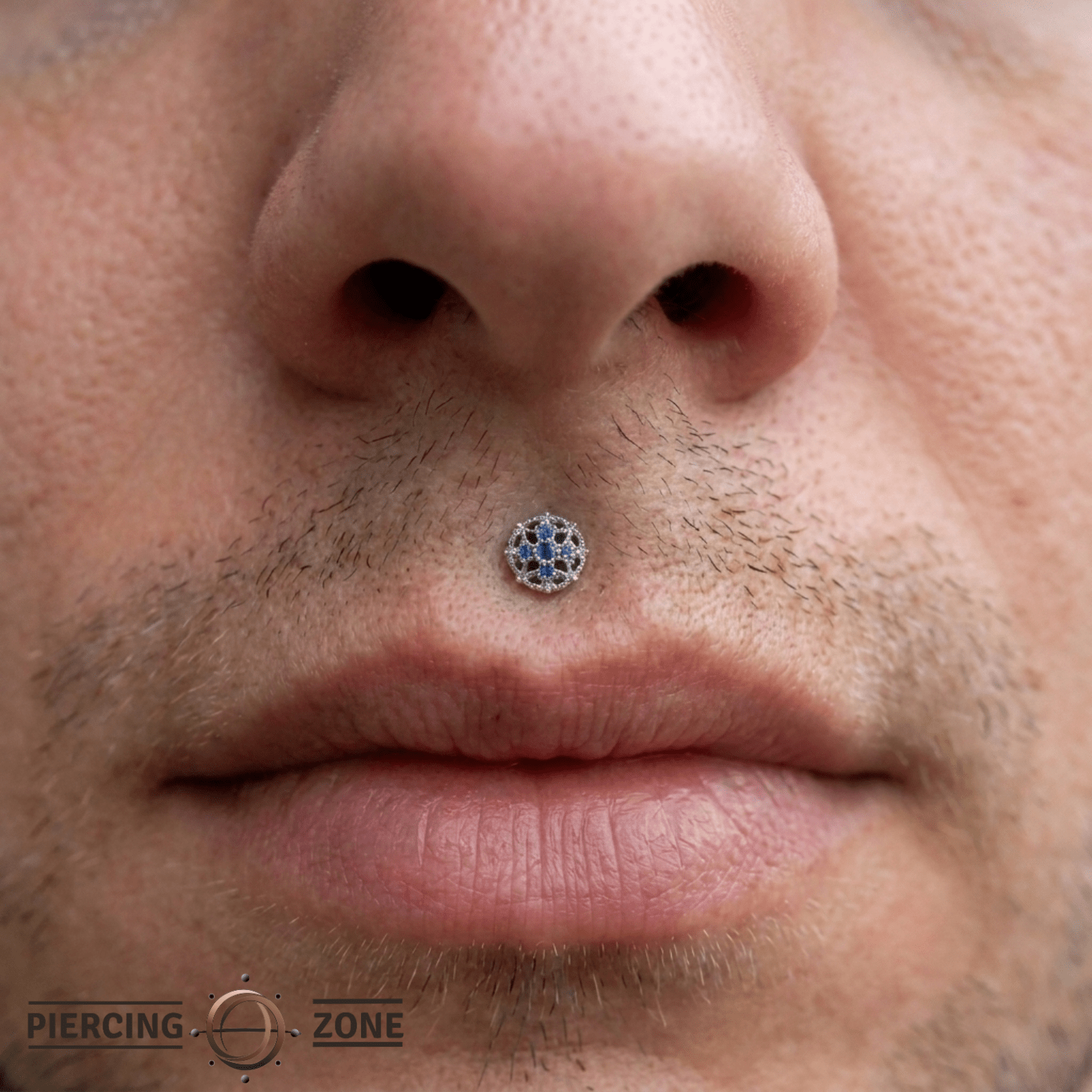 Damask - 14K Gold Lab Blue Sapphire Threadless End - piercing-zone.com