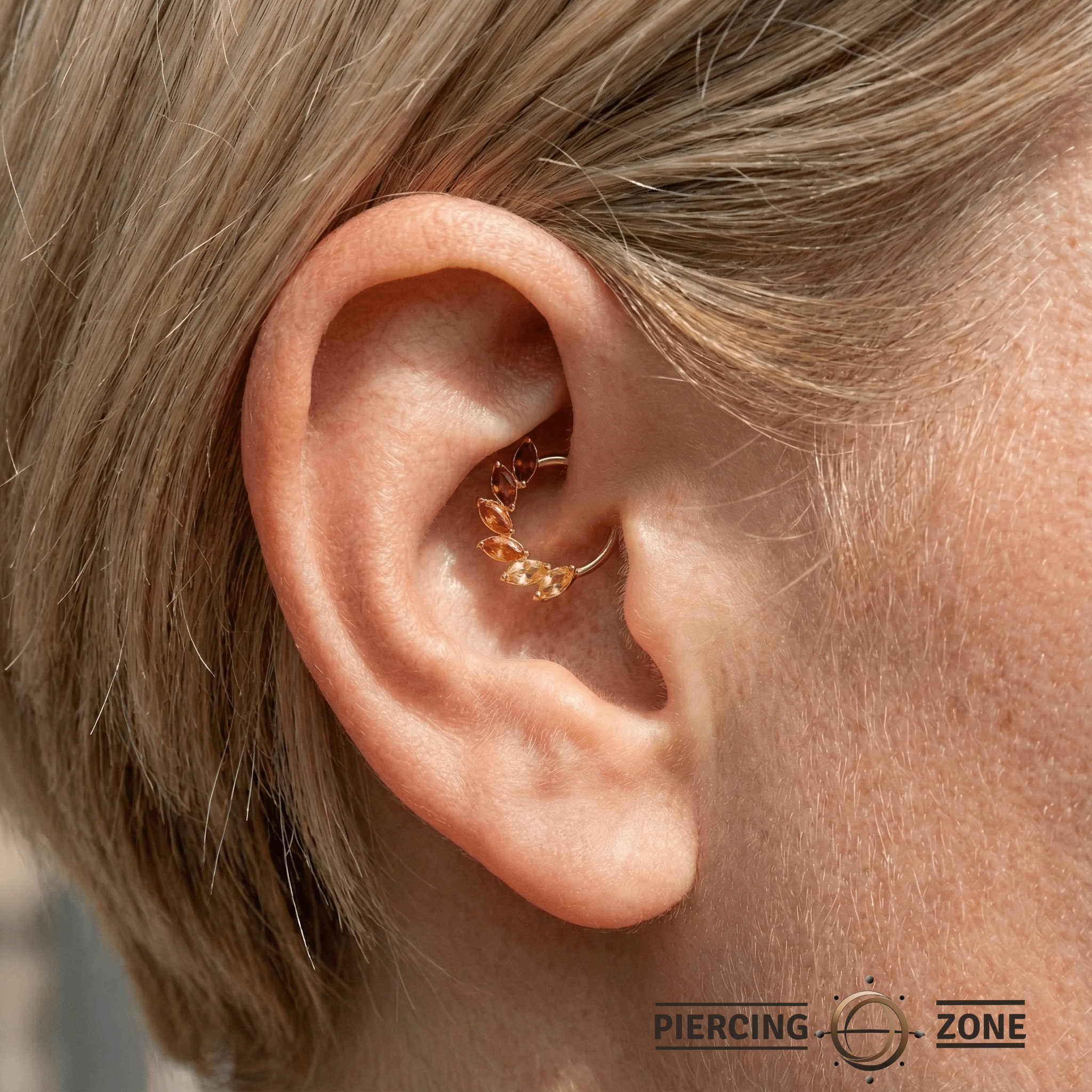 Daphne Gradient Seamless Ring – 14K Gold Triple Color Arc - piercing - zone.com