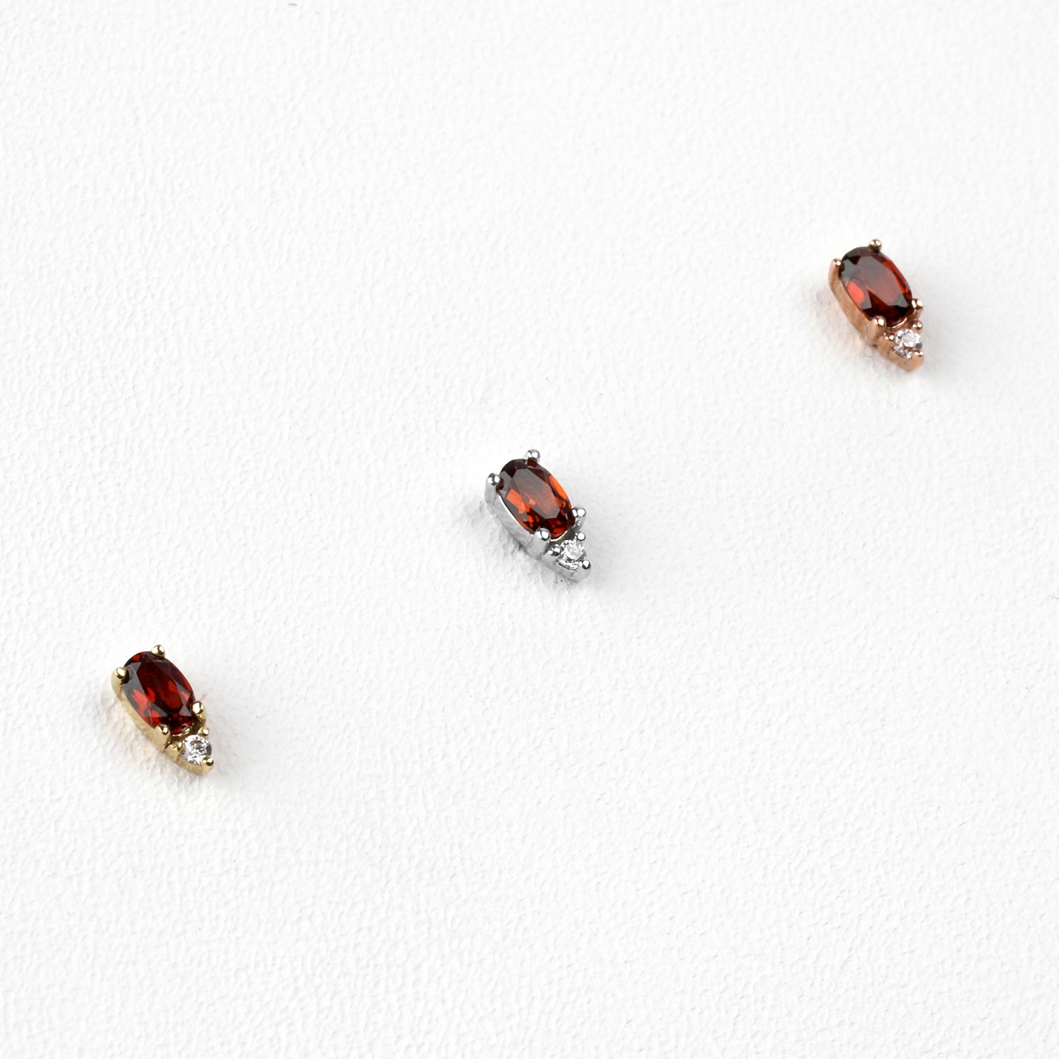 Desden – Garnet + CZ – 14K Gold Threadless End - piercing - zone.com