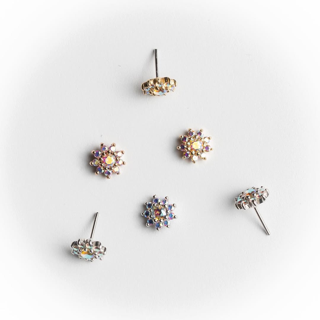 Eloise – Mercury Mist Topaz Flower – 14K Gold Threadless End - piercing - zone.com