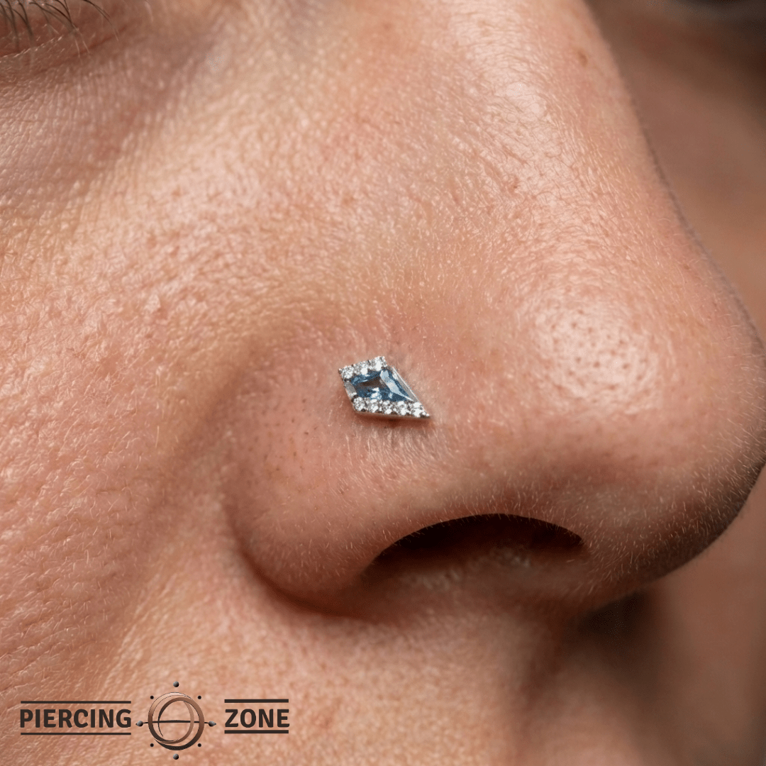 Eminence – London Blue Topaz – 14K Gold Threadless End - piercing - zone.com