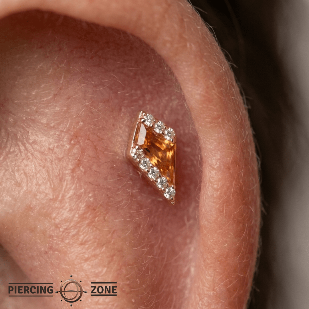 Eminence – Orange Garnet – 14K Gold Threadless End - piercing - zone.com
