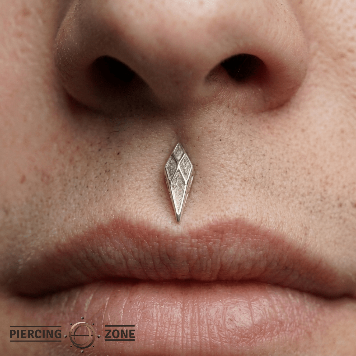 Empire – Geometric Cutout – 14K Gold Threadless End - piercing - zone.com