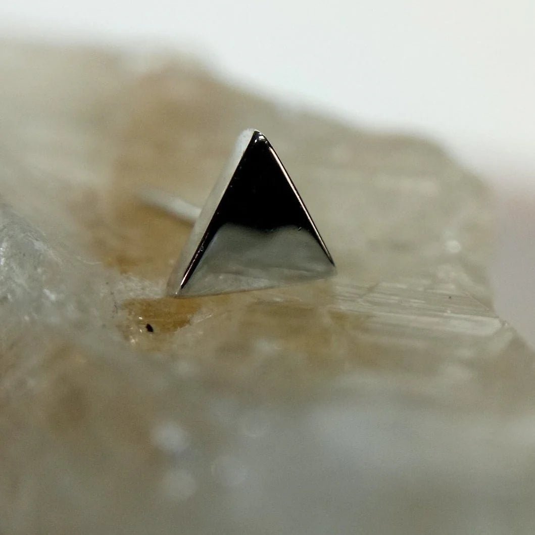 Gold Triangle – 14K Gold Threadless End - piercing - zone.com
