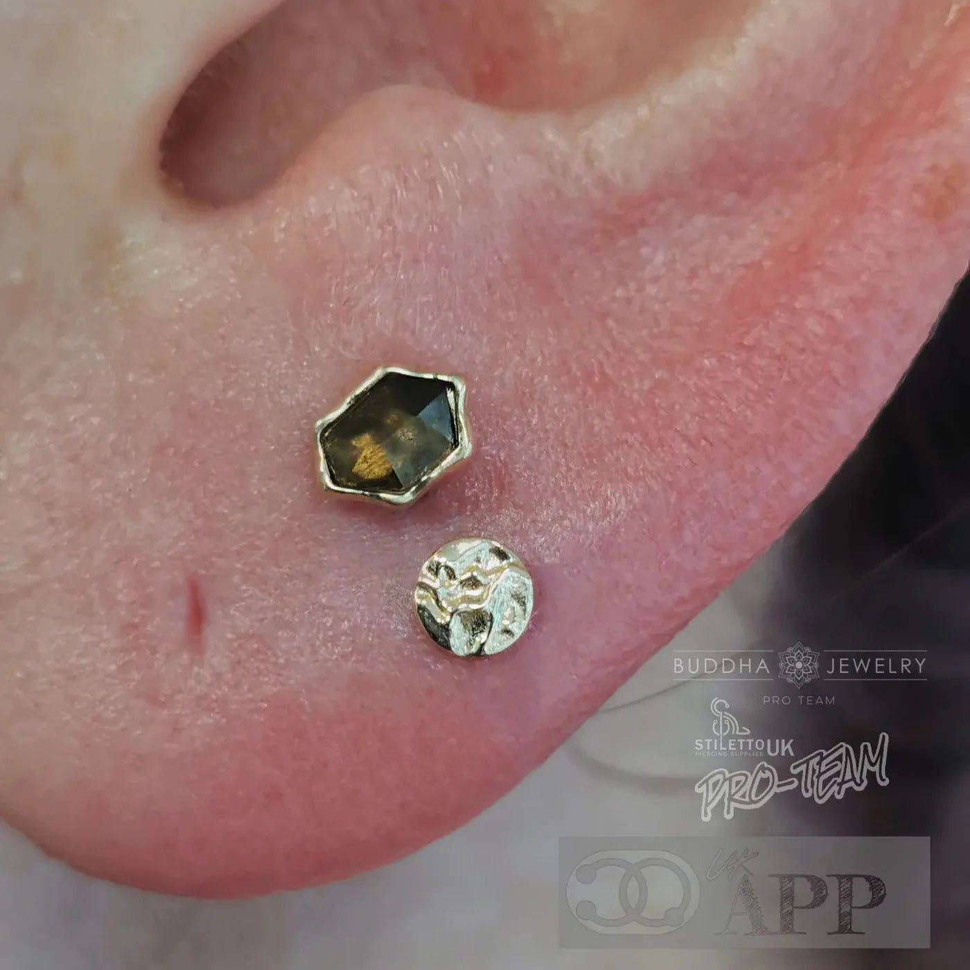 Hammered Disk – 14K Gold Textured Threadless End - piercing - zone.com