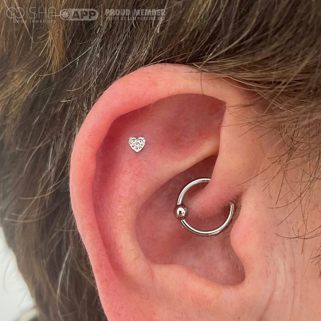 Hammered Heart – Textured Gold Accent – 14K Gold Threadless End - piercing - zone.com