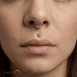 Horizontal Baguette Seamless Ring – 14K Gold Cup & Divot Design - piercing - zone.com